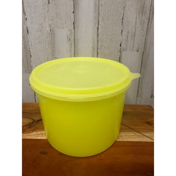 Vintage Yellow Tupperware Round Food Storage Container with Lid - Picture 1 of 4